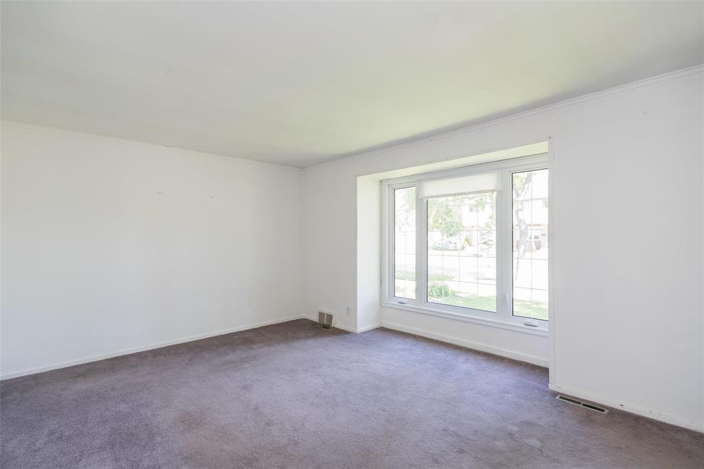 842 Talbot Avenue, Winnipeg, Manitoba  R2L 0S9 - Photo 3 - 202614065