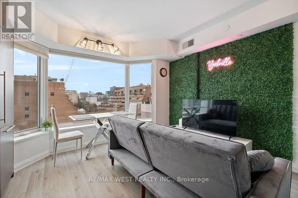 501 - 155 Yorkville Avenue, Toronto, Ontario M5R 0B4 - Photo 2 - C12936596