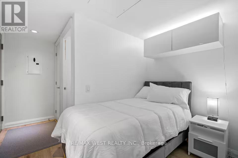 501 - 155 Yorkville Avenue, Toronto, Ontario M5R 0B4 - Photo 8 - C12936596