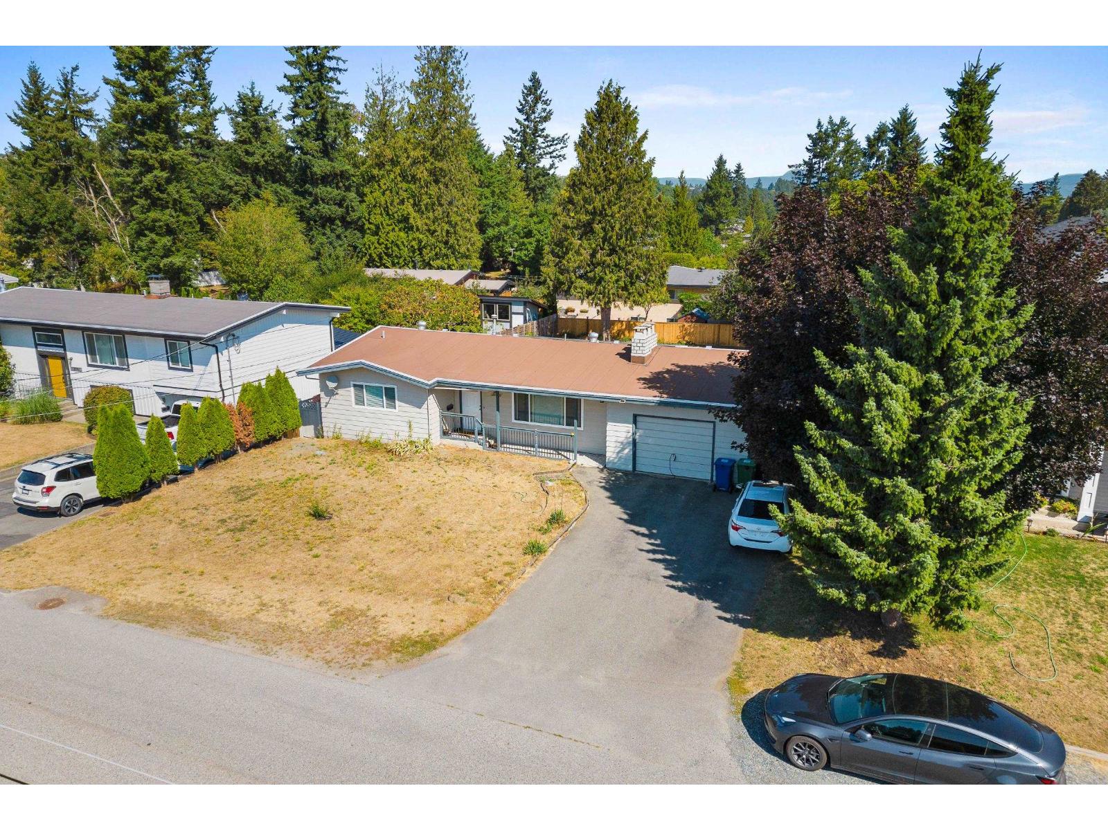 31919 Royal Crescent, Abbotsford, British Columbia  V2T 2J2 - Photo 2 - R3136234
