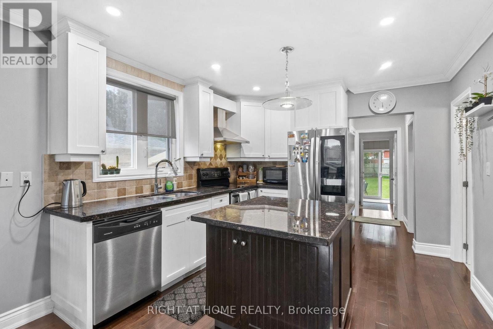 114 New Castle Street, Toronto, Ontario  M8Z 1C8 - Photo 11 - W13456080