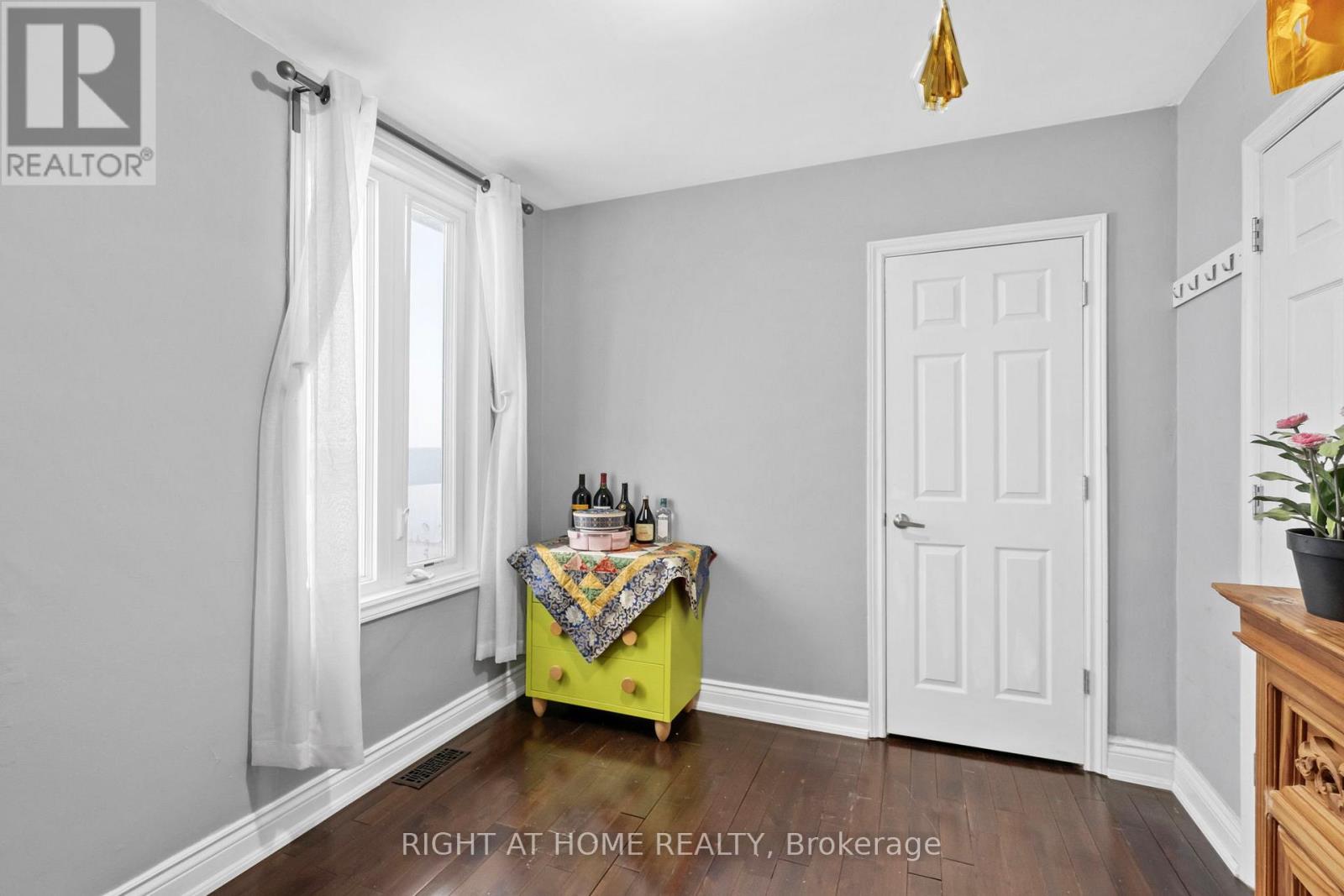 114 New Castle Street, Toronto, Ontario  M8Z 1C8 - Photo 4 - W13456080
