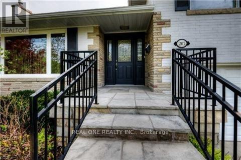 207 Pinehurst Drive, Oakville, Ontario L6J 4X2 - Photo 4 - W13456134