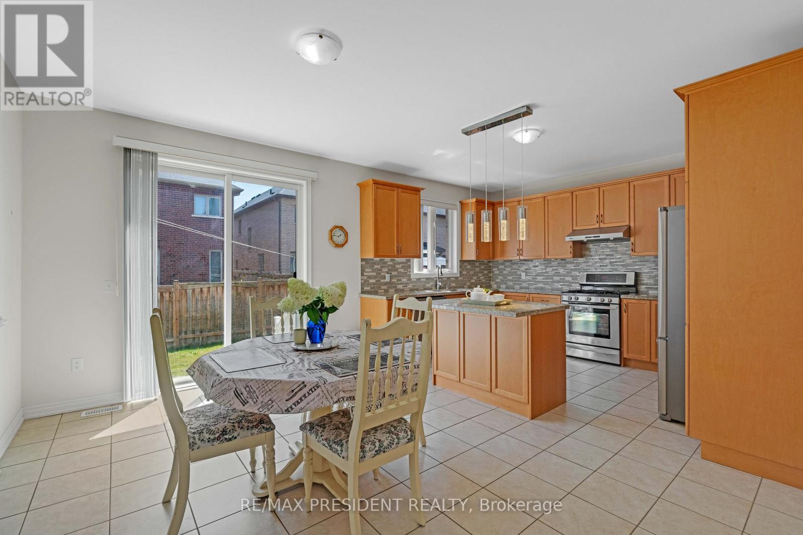 7 Wellpark Way, Brampton, Ontario  L6P 3Z6 - Photo 10 - W13456166