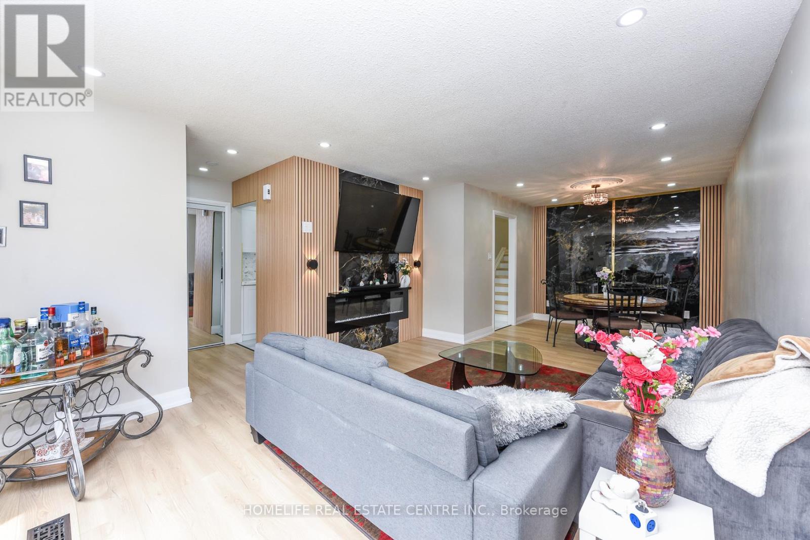 12 Courtleigh Square, Brampton, Ontario  L6Z 1J3 - Photo 10 - W13456210