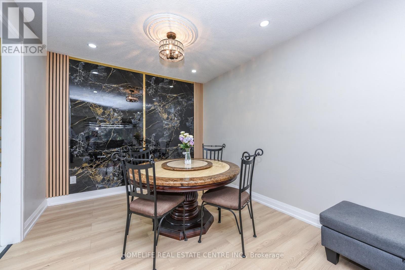 12 Courtleigh Square, Brampton, Ontario  L6Z 1J3 - Photo 12 - W13456210