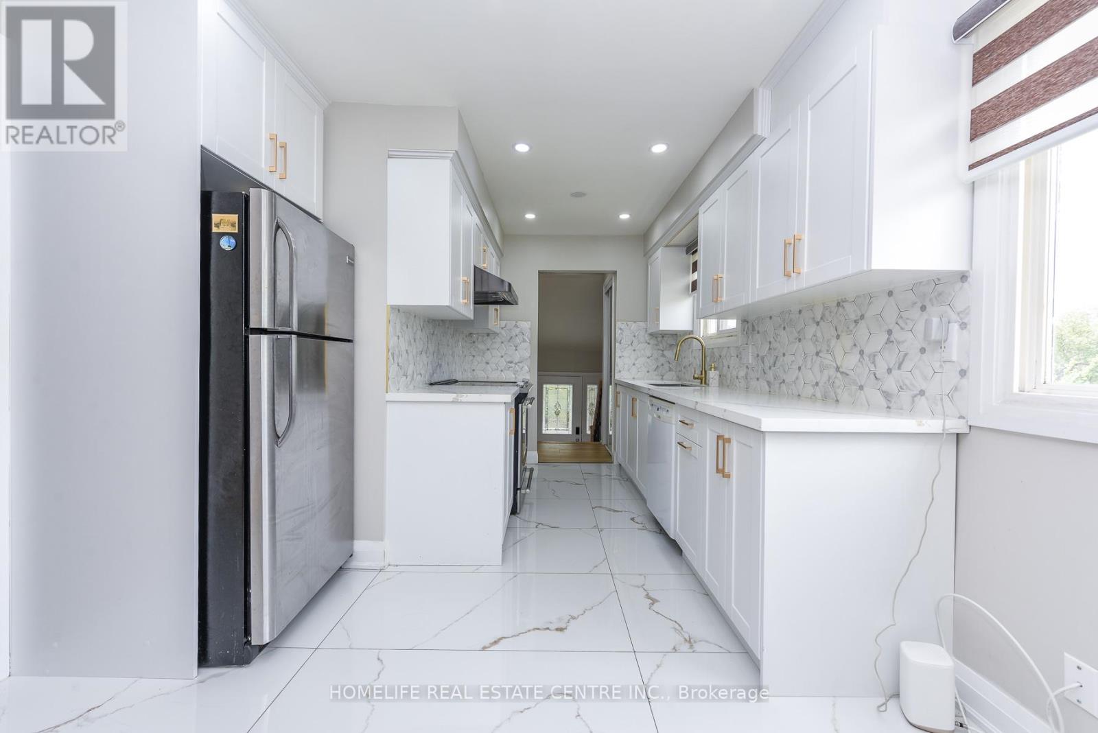 12 Courtleigh Square, Brampton, Ontario  L6Z 1J3 - Photo 14 - W13456210