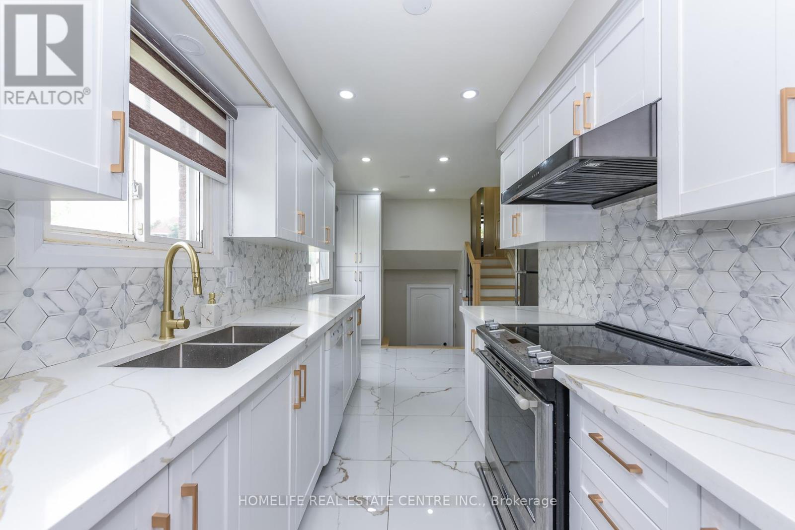 12 Courtleigh Square, Brampton, Ontario  L6Z 1J3 - Photo 15 - W13456210