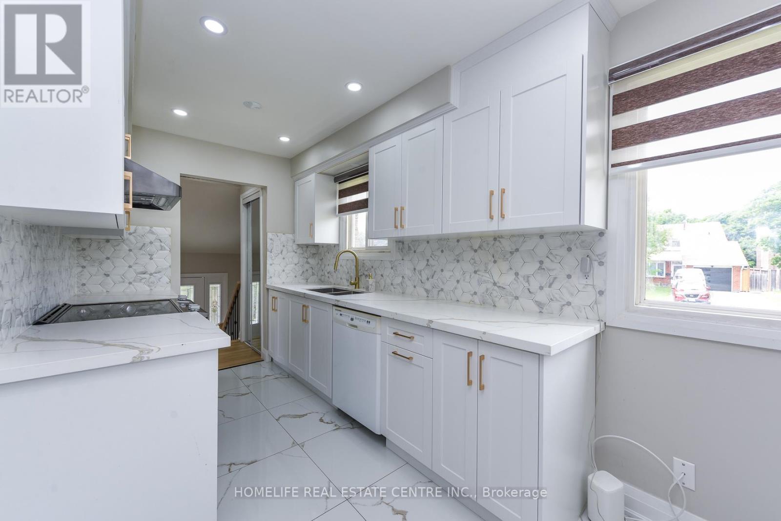 12 Courtleigh Square, Brampton, Ontario  L6Z 1J3 - Photo 17 - W13456210