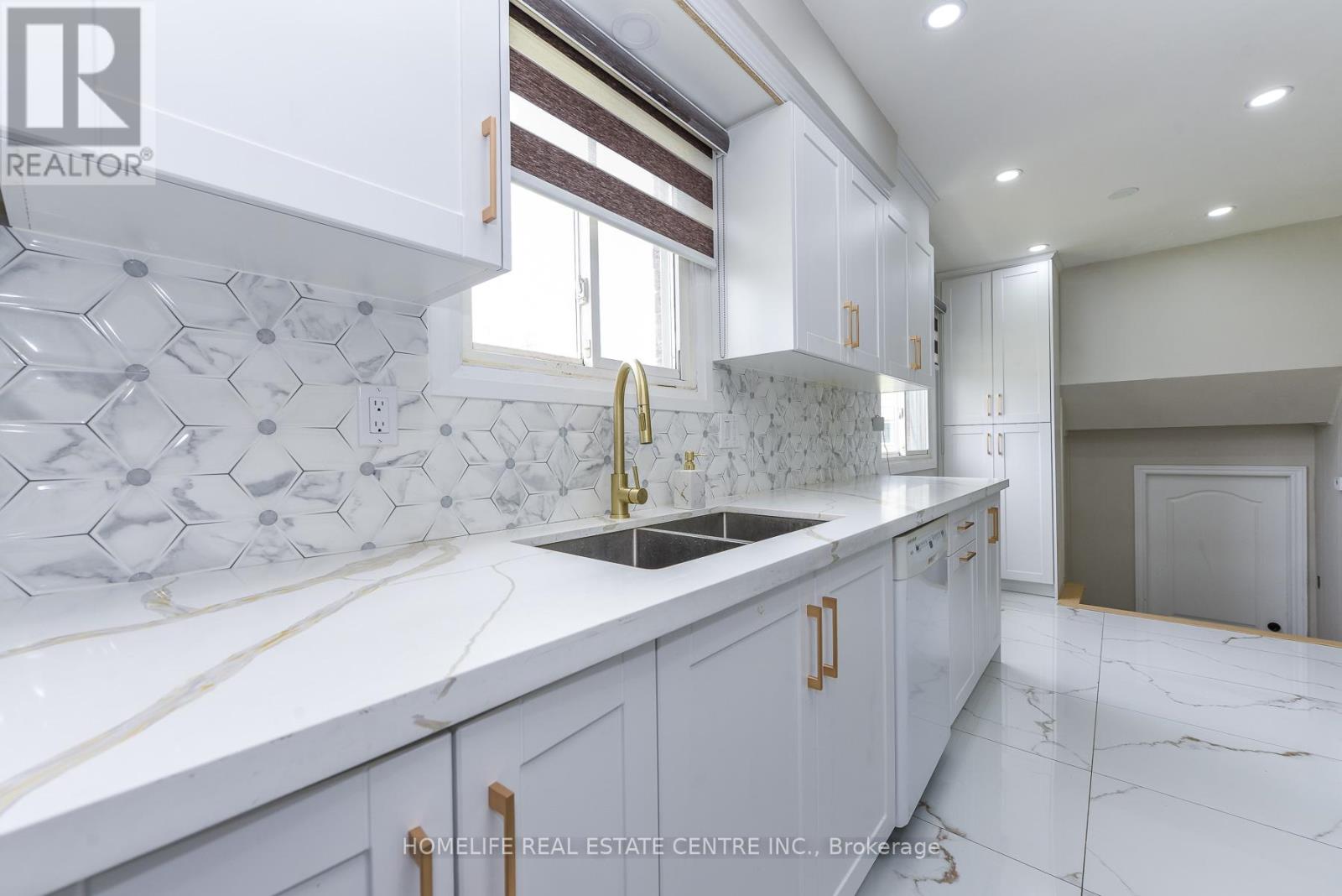 12 Courtleigh Square, Brampton, Ontario  L6Z 1J3 - Photo 18 - W13456210