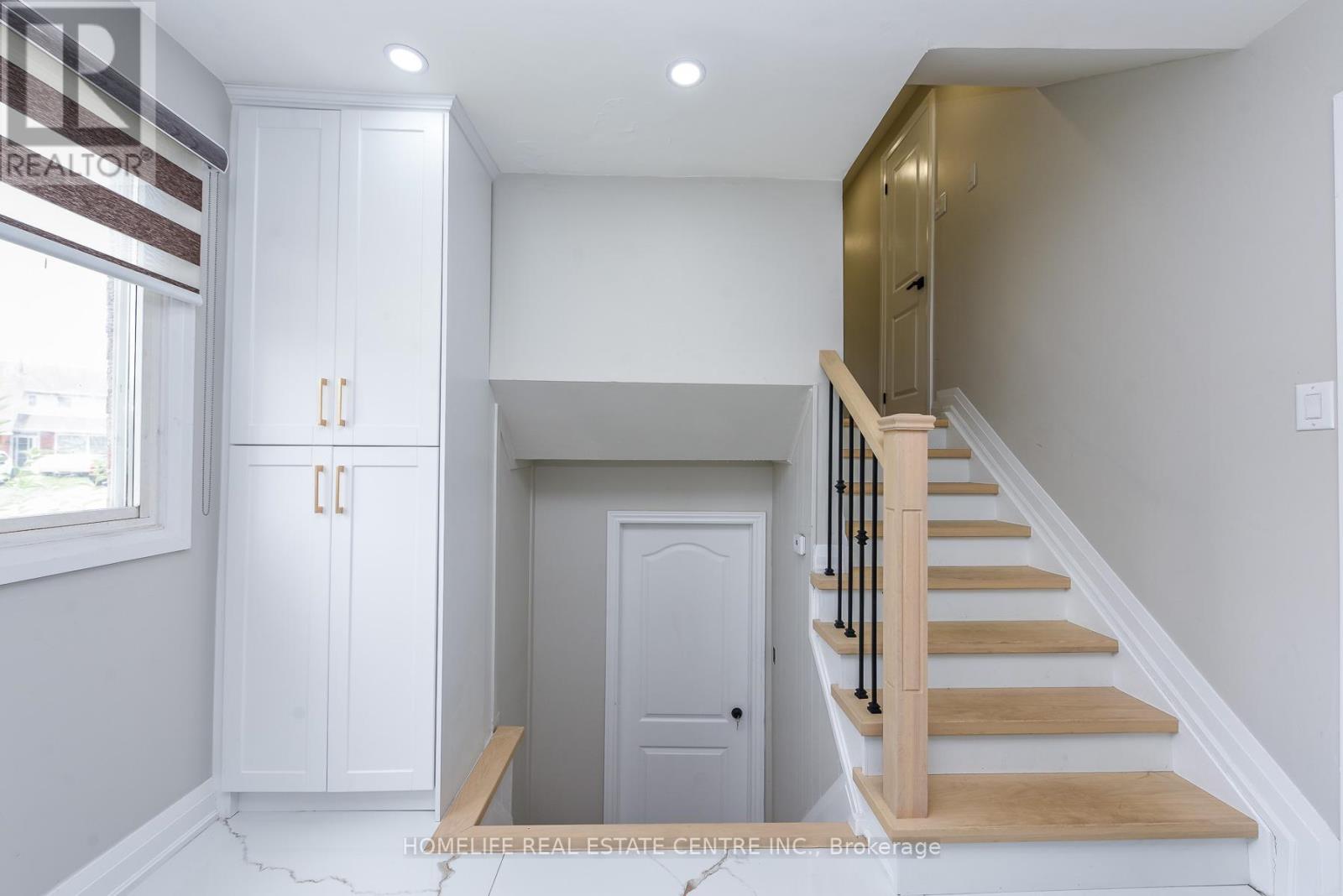 12 Courtleigh Square, Brampton, Ontario  L6Z 1J3 - Photo 19 - W13456210