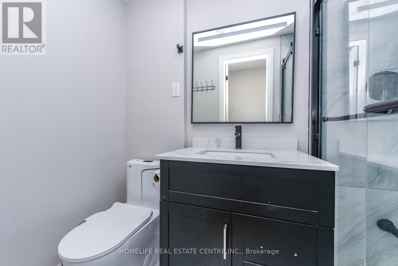 12 Courtleigh Square, Brampton, Ontario  L6Z 1J3 - Photo 22 - W13456210