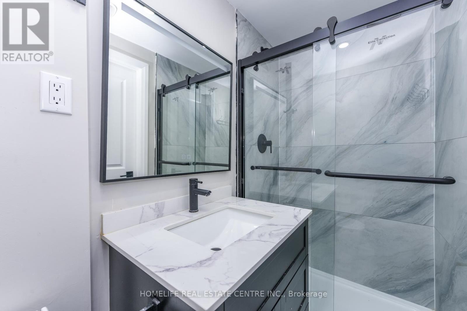 12 Courtleigh Square, Brampton, Ontario  L6Z 1J3 - Photo 23 - W13456210