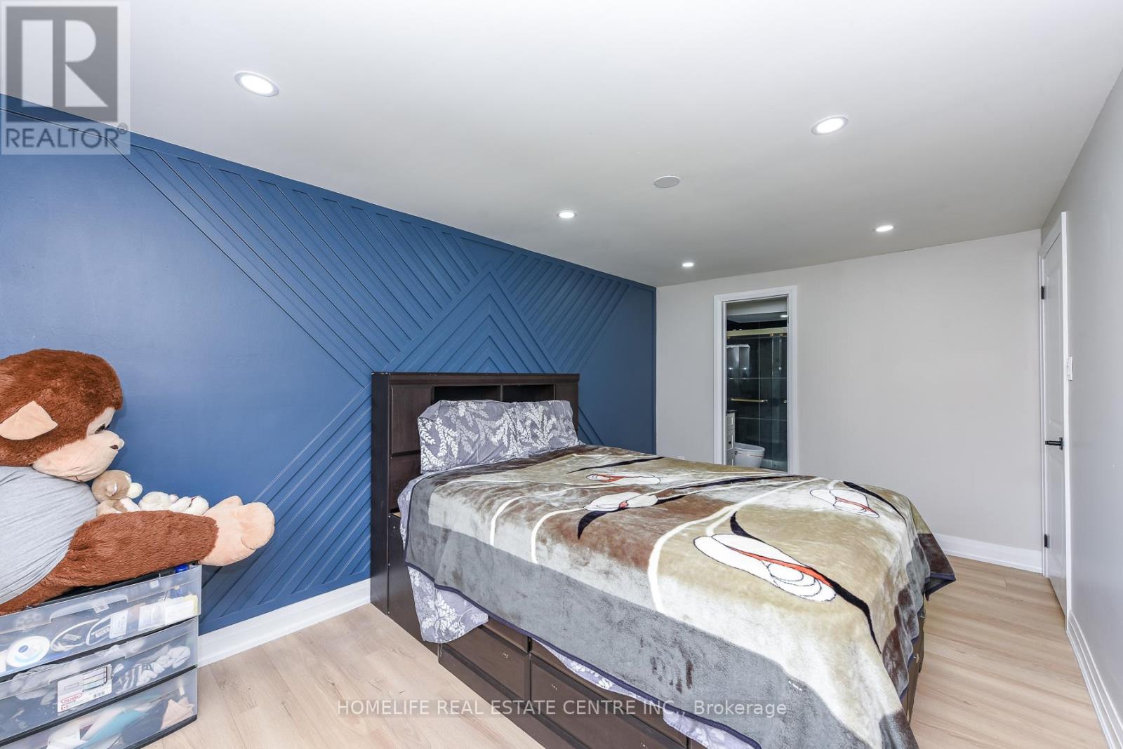 12 Courtleigh Square, Brampton, Ontario  L6Z 1J3 - Photo 24 - W13456210
