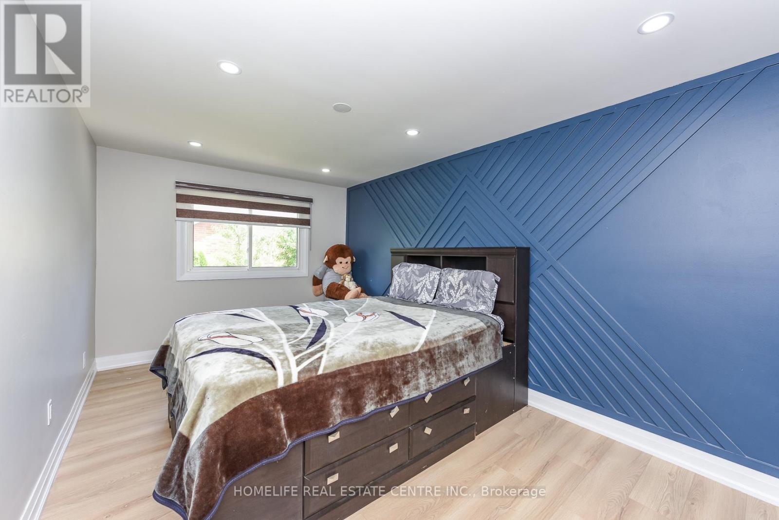 12 Courtleigh Square, Brampton, Ontario  L6Z 1J3 - Photo 25 - W13456210