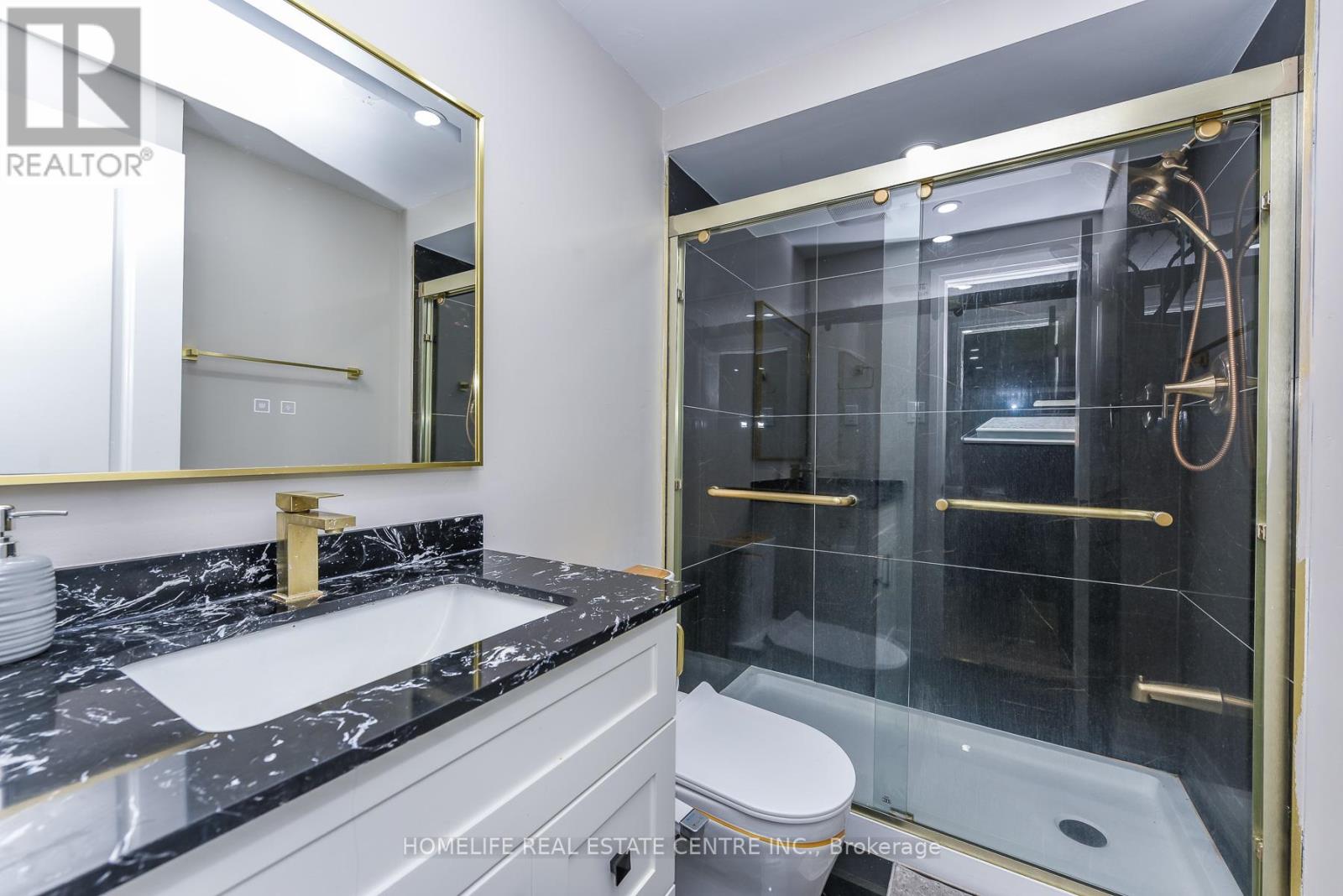 12 Courtleigh Square, Brampton, Ontario  L6Z 1J3 - Photo 26 - W13456210