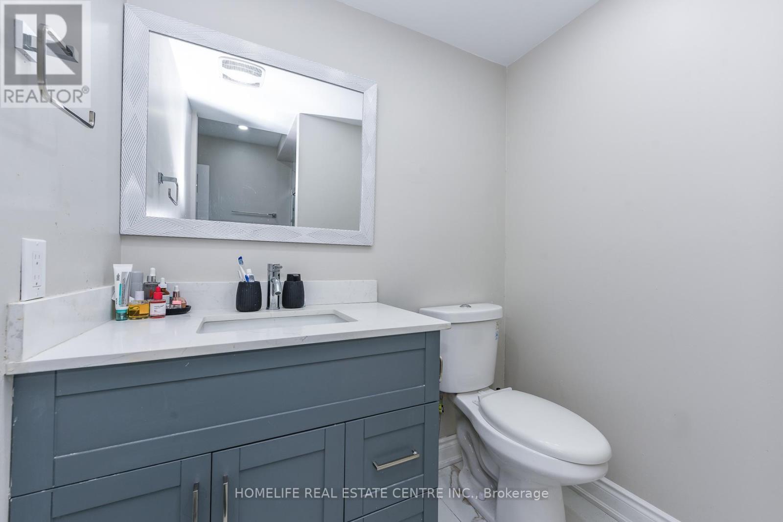 12 Courtleigh Square, Brampton, Ontario  L6Z 1J3 - Photo 31 - W13456210