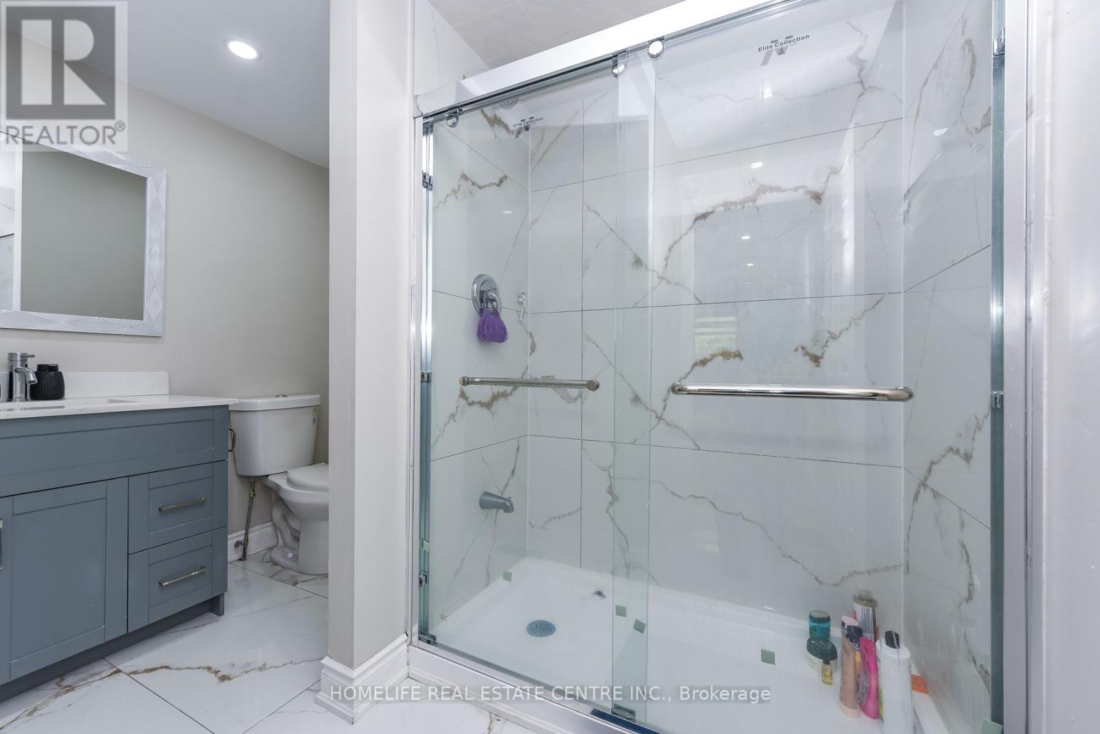 12 Courtleigh Square, Brampton, Ontario  L6Z 1J3 - Photo 32 - W13456210