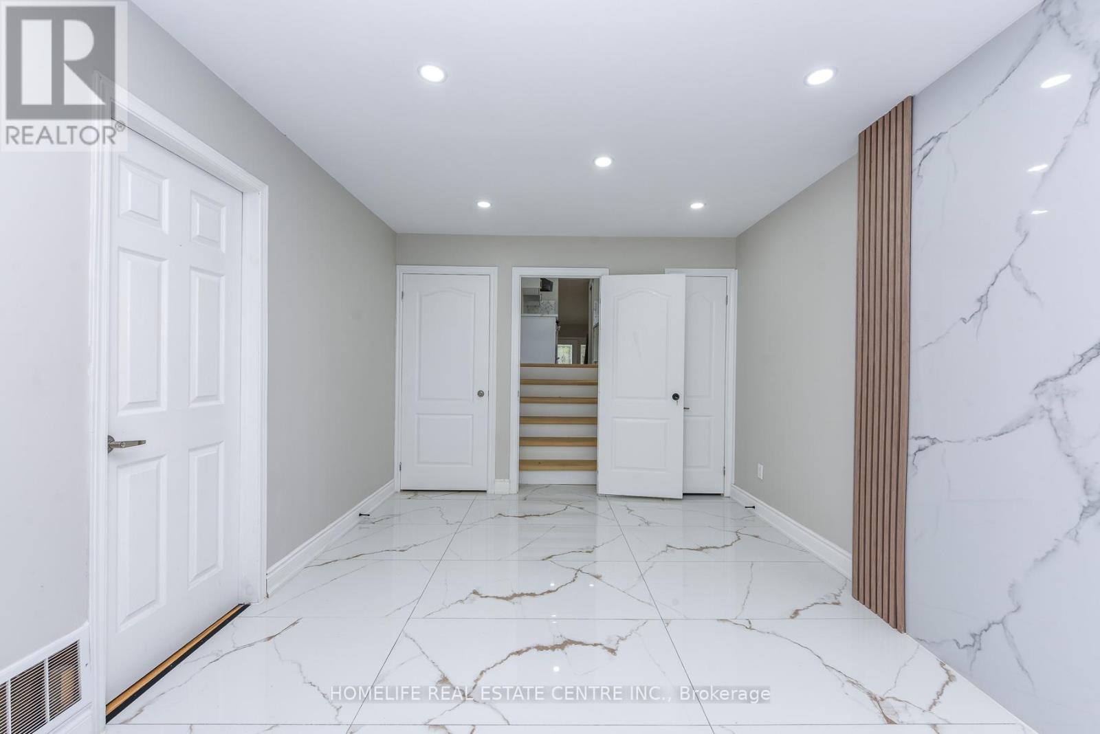 12 Courtleigh Square, Brampton, Ontario  L6Z 1J3 - Photo 33 - W13456210