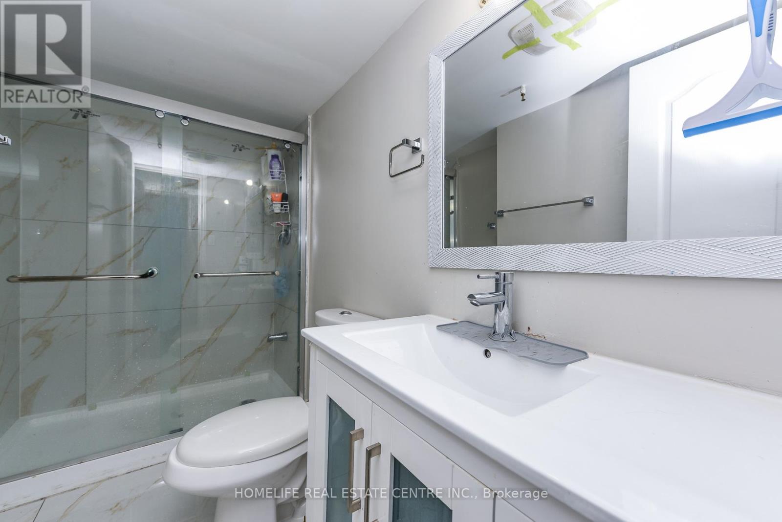 12 Courtleigh Square, Brampton, Ontario  L6Z 1J3 - Photo 38 - W13456210
