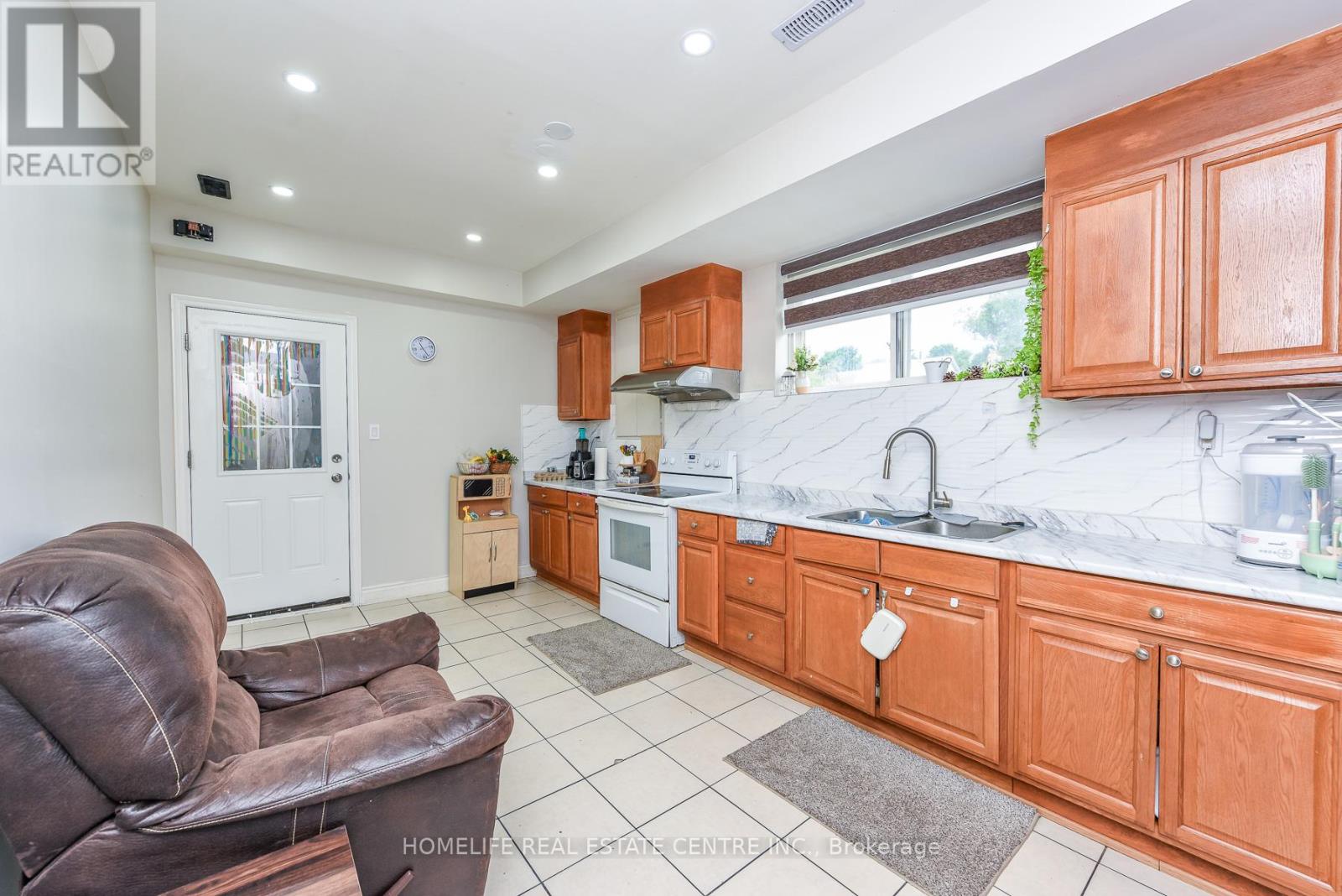 12 Courtleigh Square, Brampton, Ontario  L6Z 1J3 - Photo 45 - W13456210