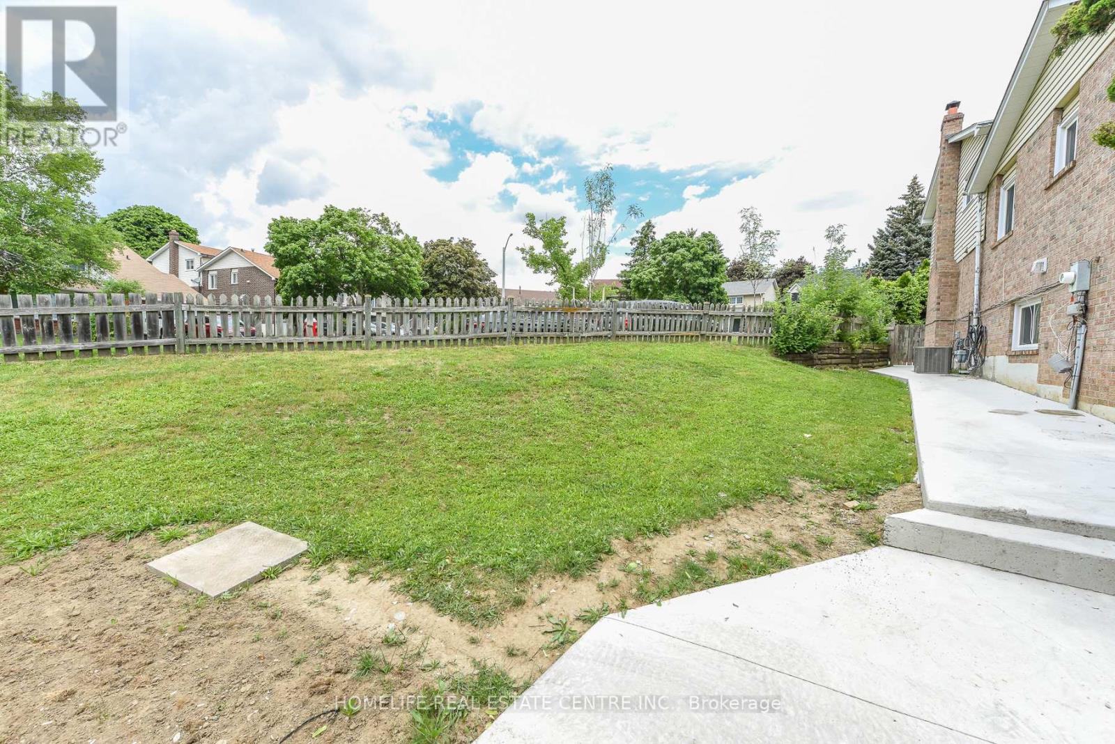 12 Courtleigh Square, Brampton, Ontario  L6Z 1J3 - Photo 50 - W13456210