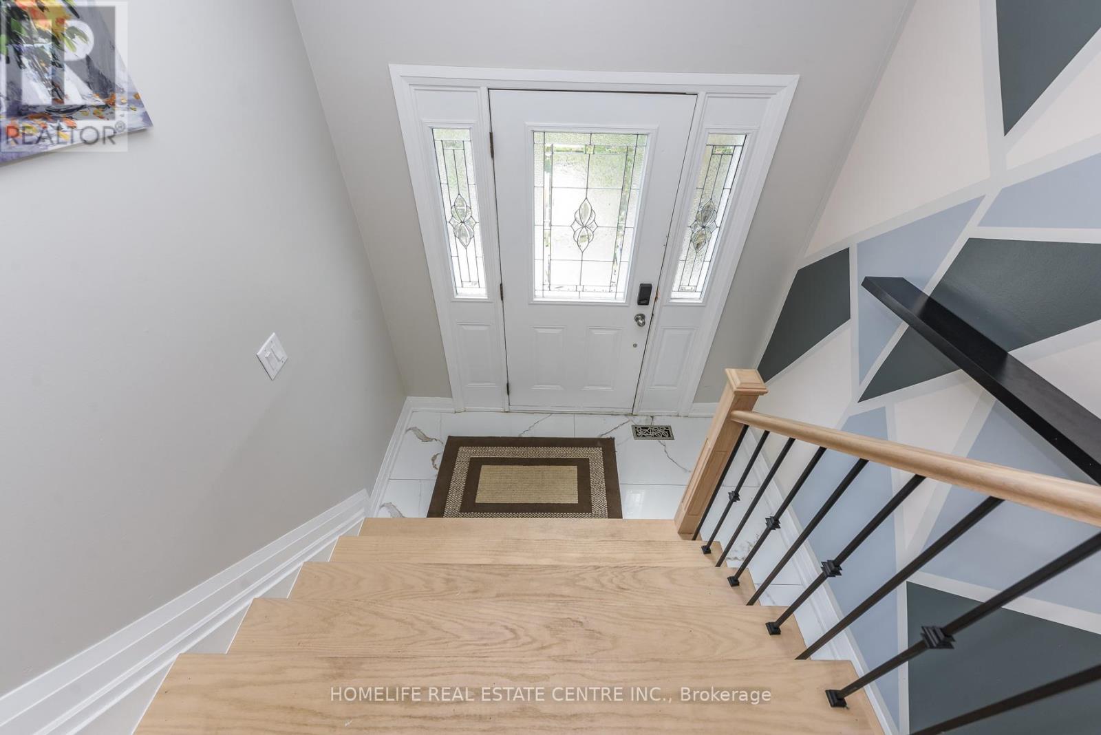 12 Courtleigh Square, Brampton, Ontario  L6Z 1J3 - Photo 6 - W13456210