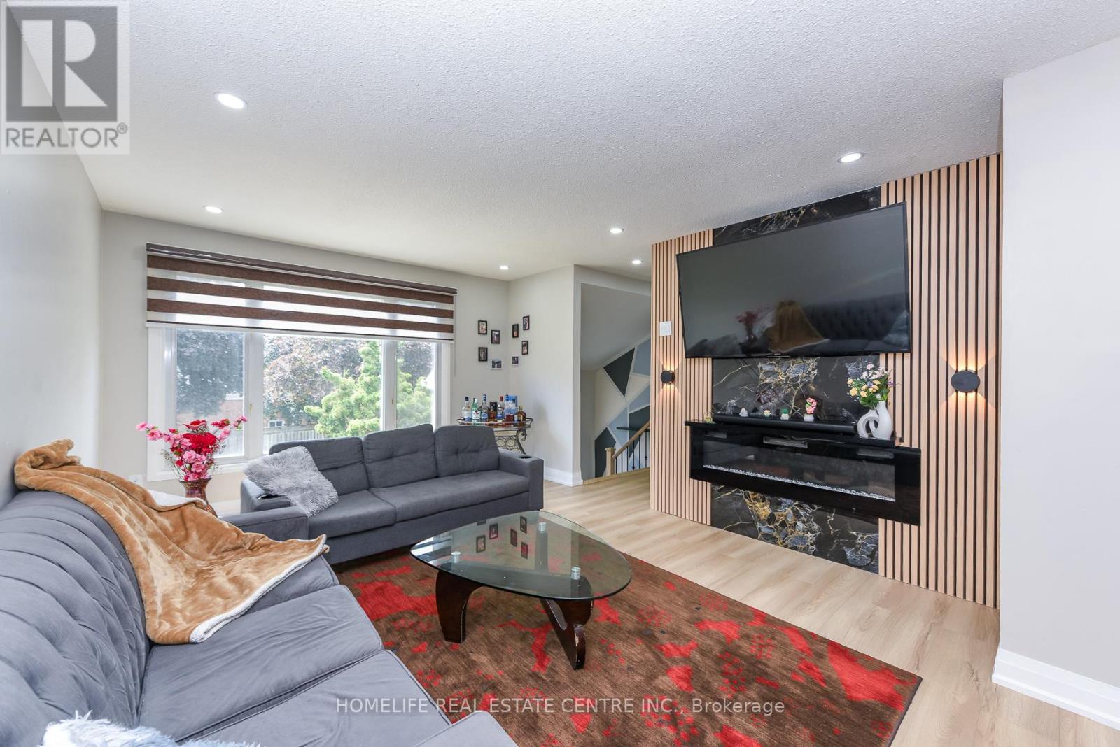 12 Courtleigh Square, Brampton, Ontario  L6Z 1J3 - Photo 8 - W13456210