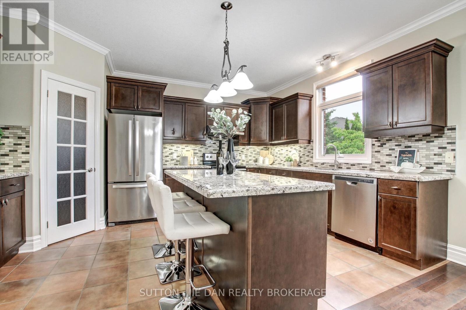 1965 Riverbend Road, London South, Ontario  N6K 0A1 - Photo 6 - X13456460