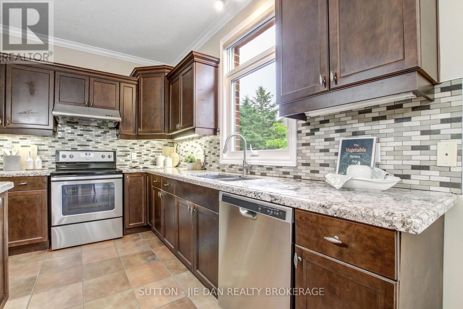 1965 Riverbend Road, London South, Ontario  N6K 0A1 - Photo 7 - X13456460