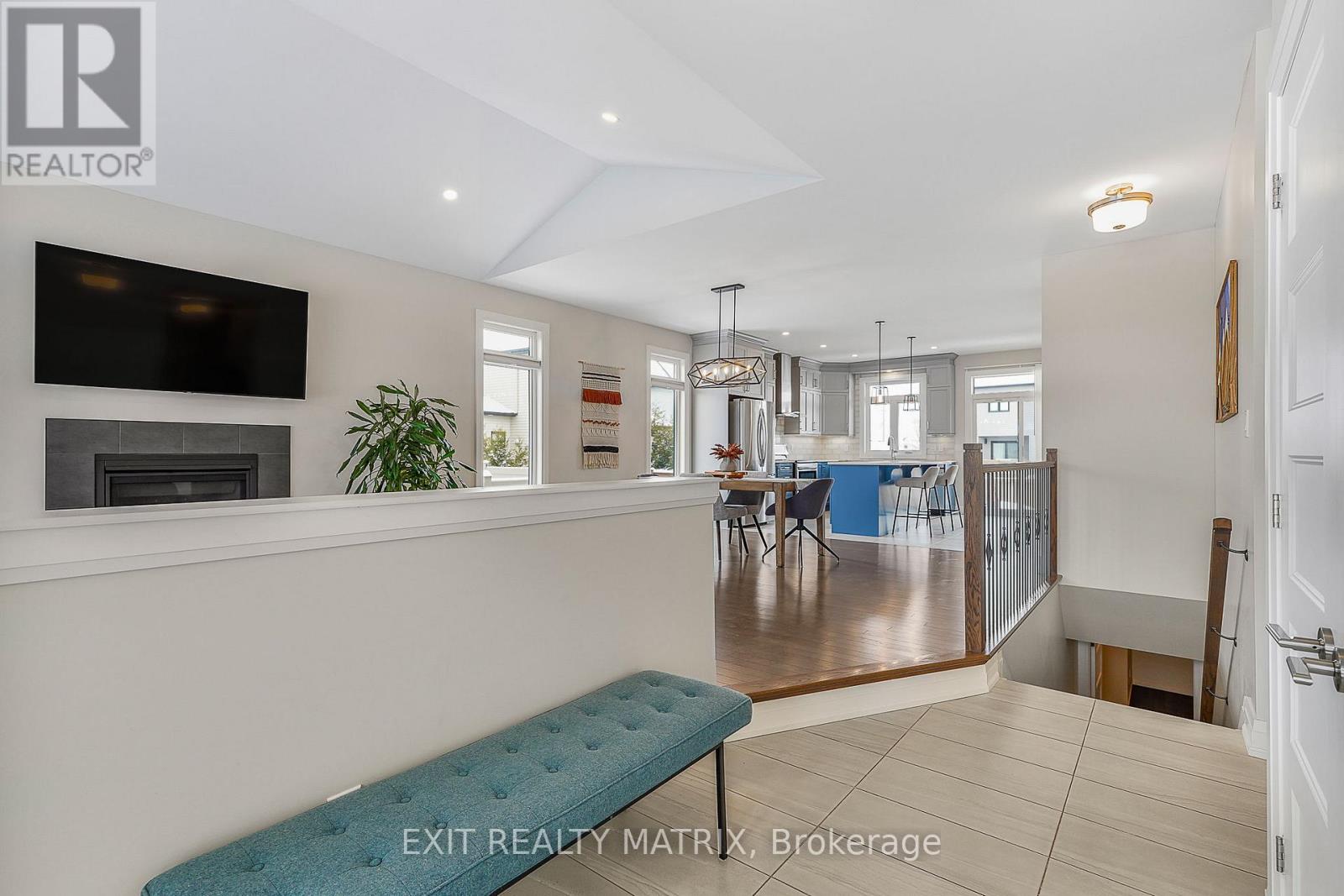 128 Lyon Street, Russell, Ontario K0A 1W0 - Photo 4 - X13456524