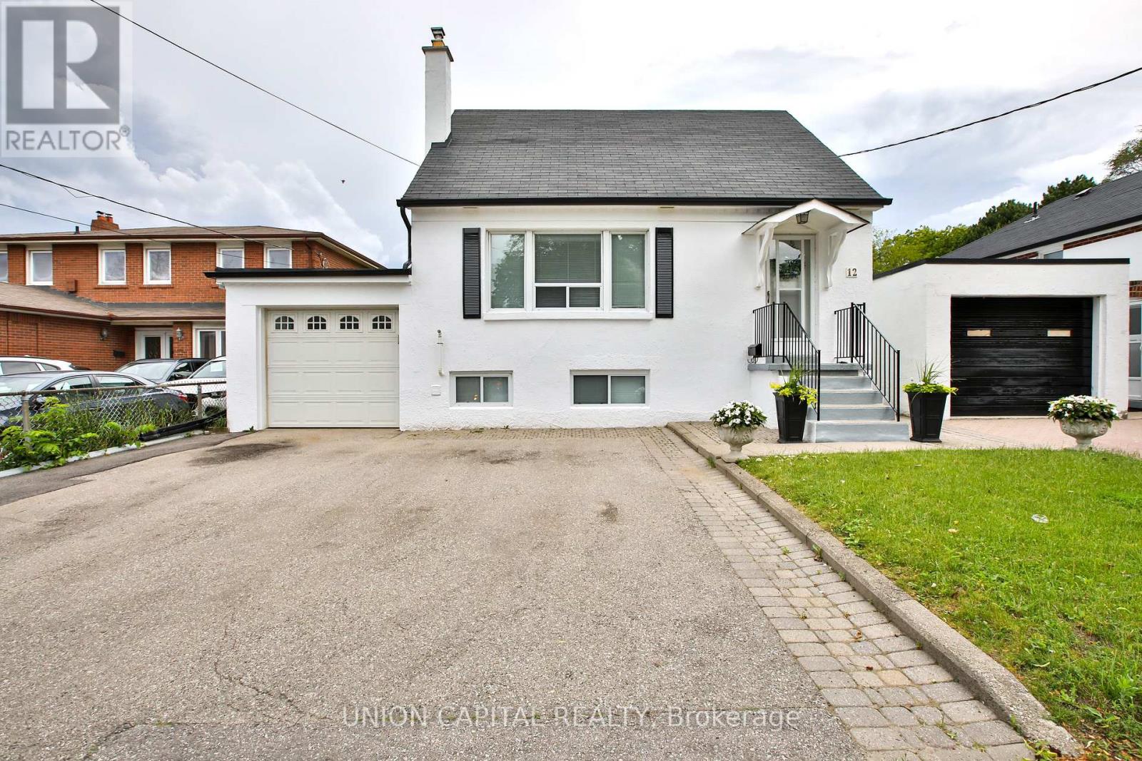 12 NEWTON DRIVE, Toronto, Ontario