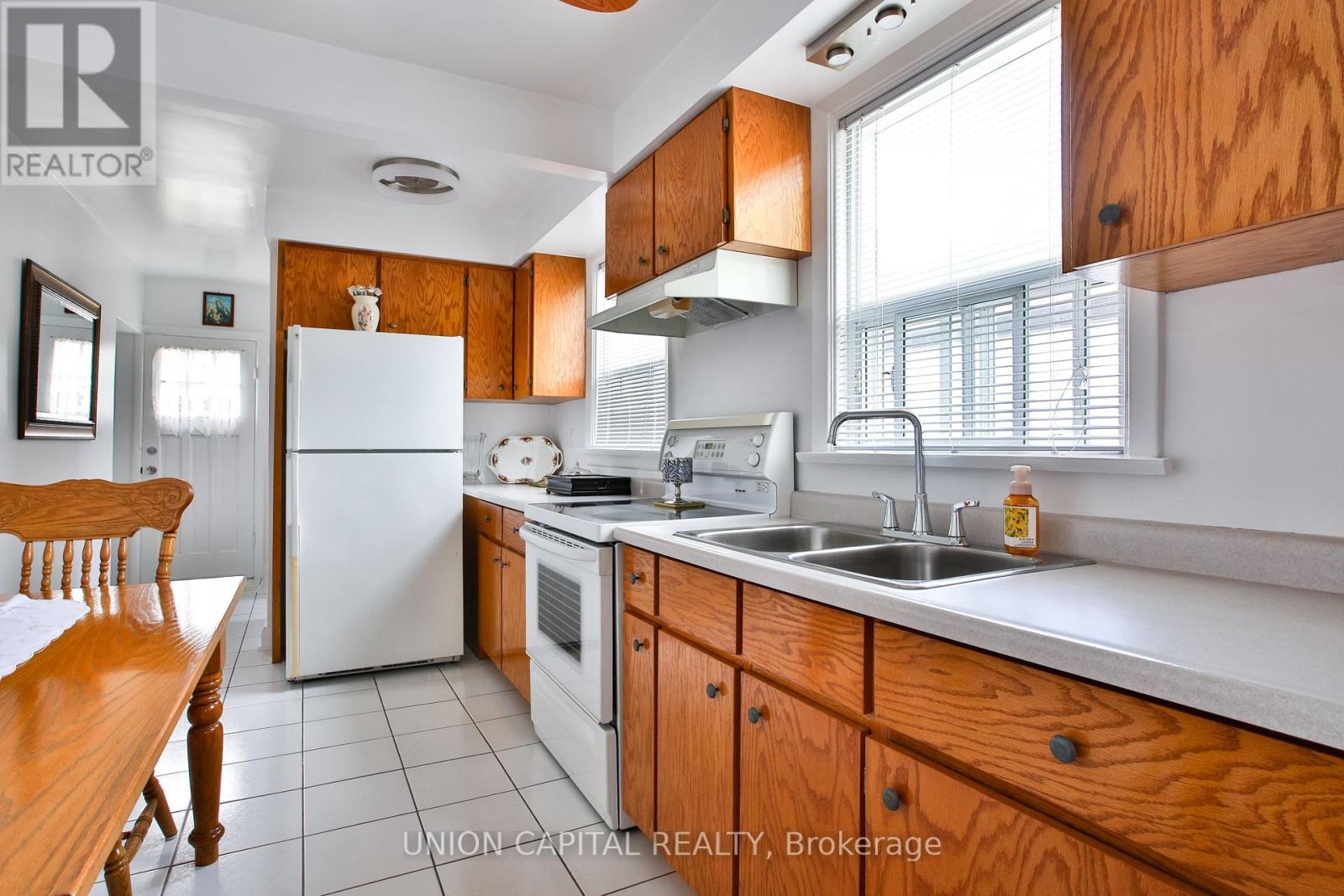 12 Newton Drive, Toronto, Ontario M2M 2M7 - Photo 5 - C13456340