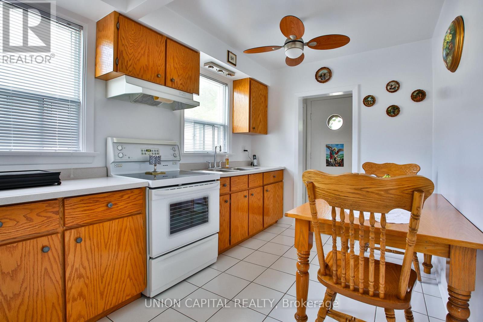 12 Newton Drive, Toronto, Ontario M2M 2M7 - Photo 6 - C13456340