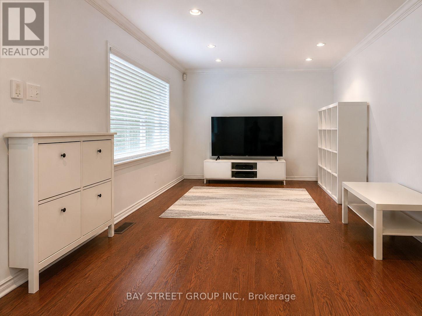 9 Glenborough Park Crescent, Toronto, Ontario  M2R 2G4 - Photo 2 - C13456428