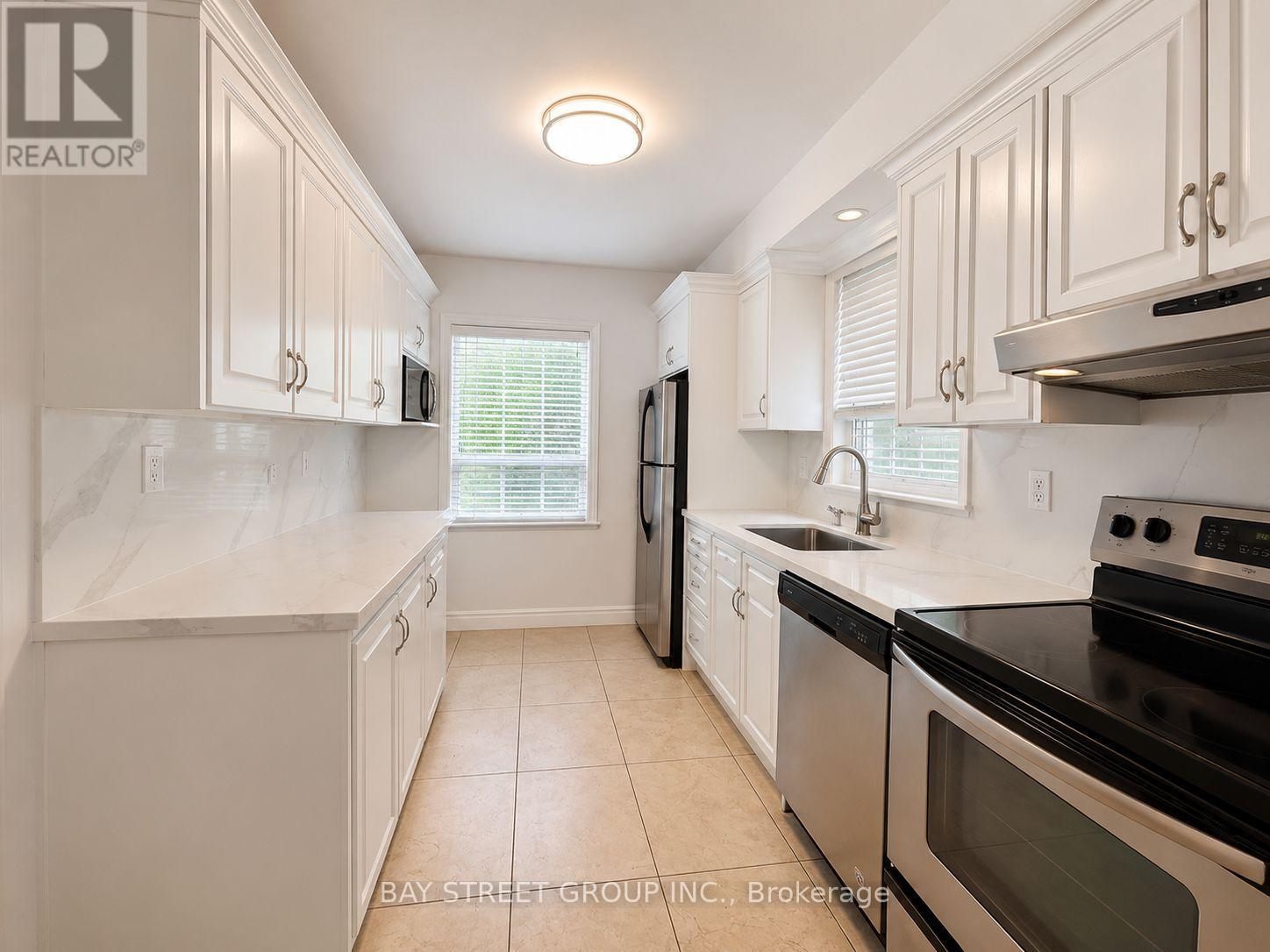 9 Glenborough Park Crescent, Toronto, Ontario  M2R 2G4 - Photo 3 - C13456428