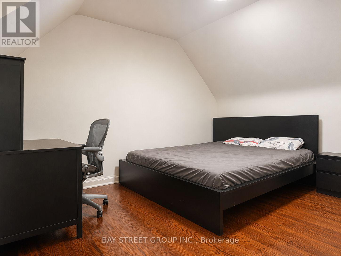 9 Glenborough Park Crescent, Toronto, Ontario  M2R 2G4 - Photo 7 - C13456428
