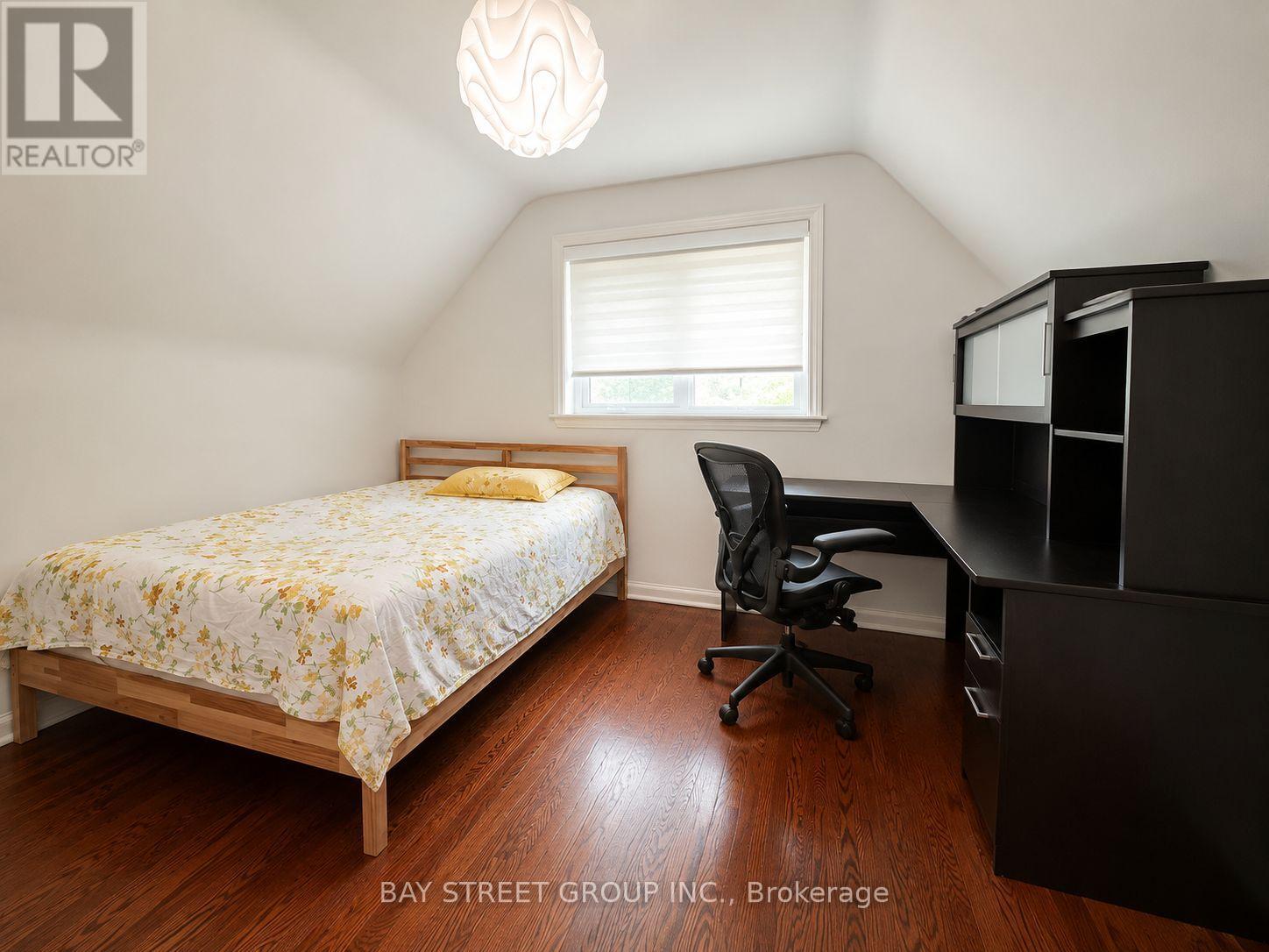 9 Glenborough Park Crescent, Toronto, Ontario  M2R 2G4 - Photo 8 - C13456428