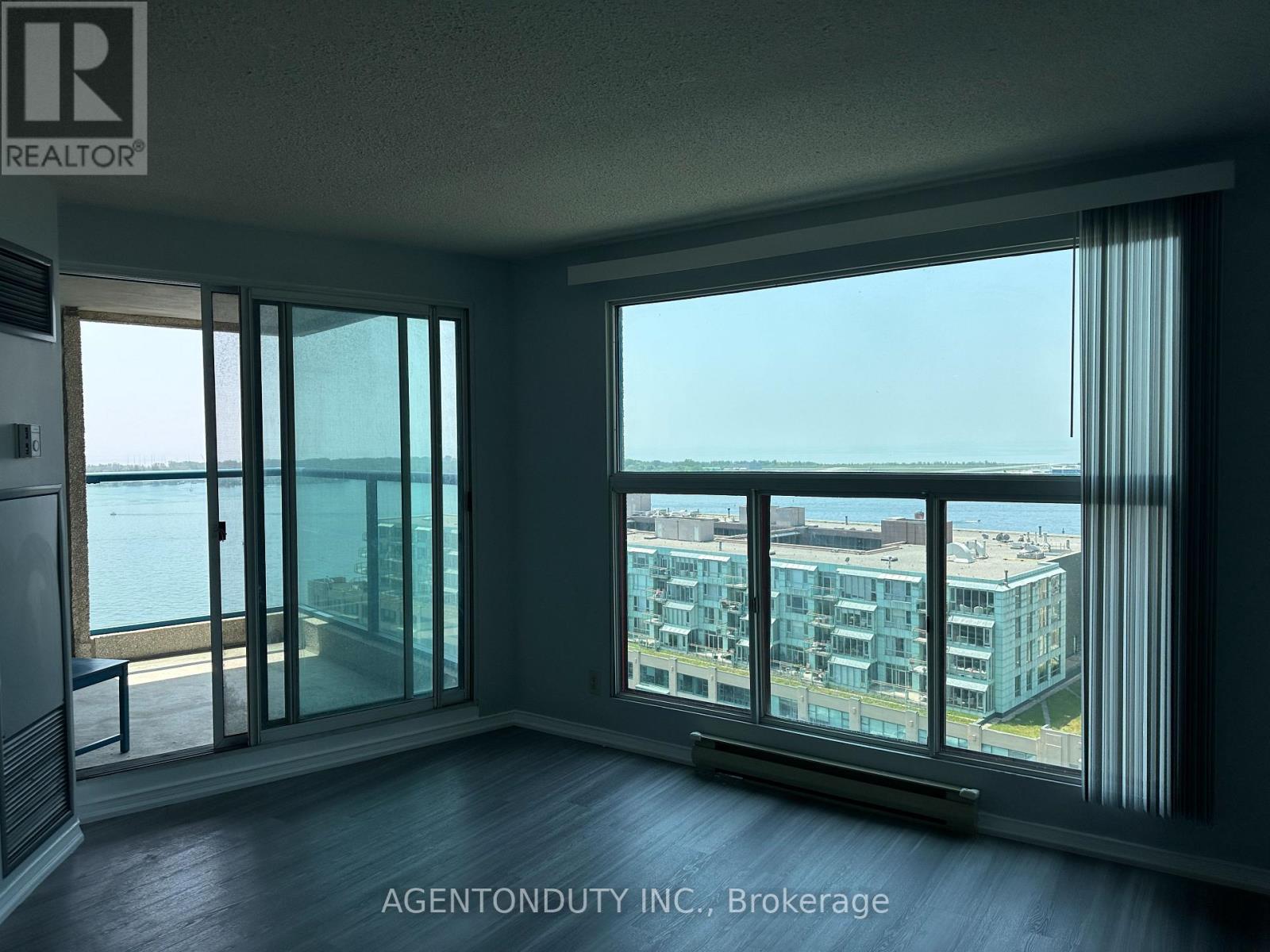 2711 - 77 Harbour Square, Toronto, Ontario M5J 2S2 - Photo 15 - C13456438