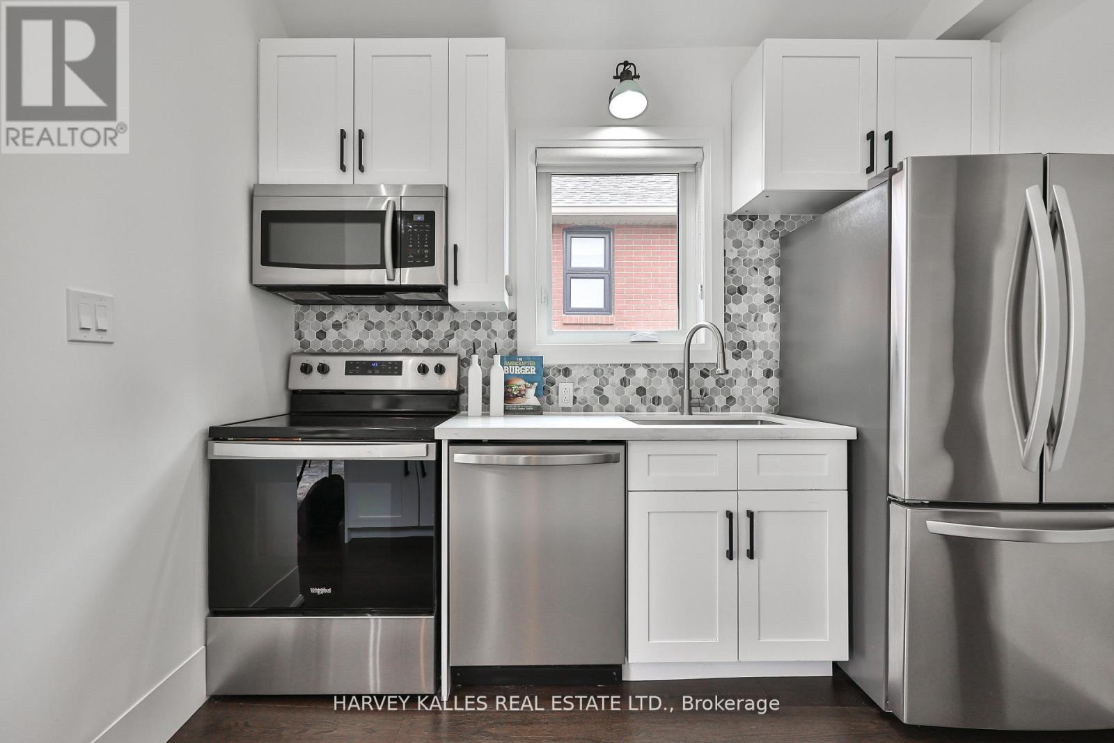 568 Northcliffe Boulevard, Toronto, Ontario  M6E 3L7 - Photo 15 - C13456542