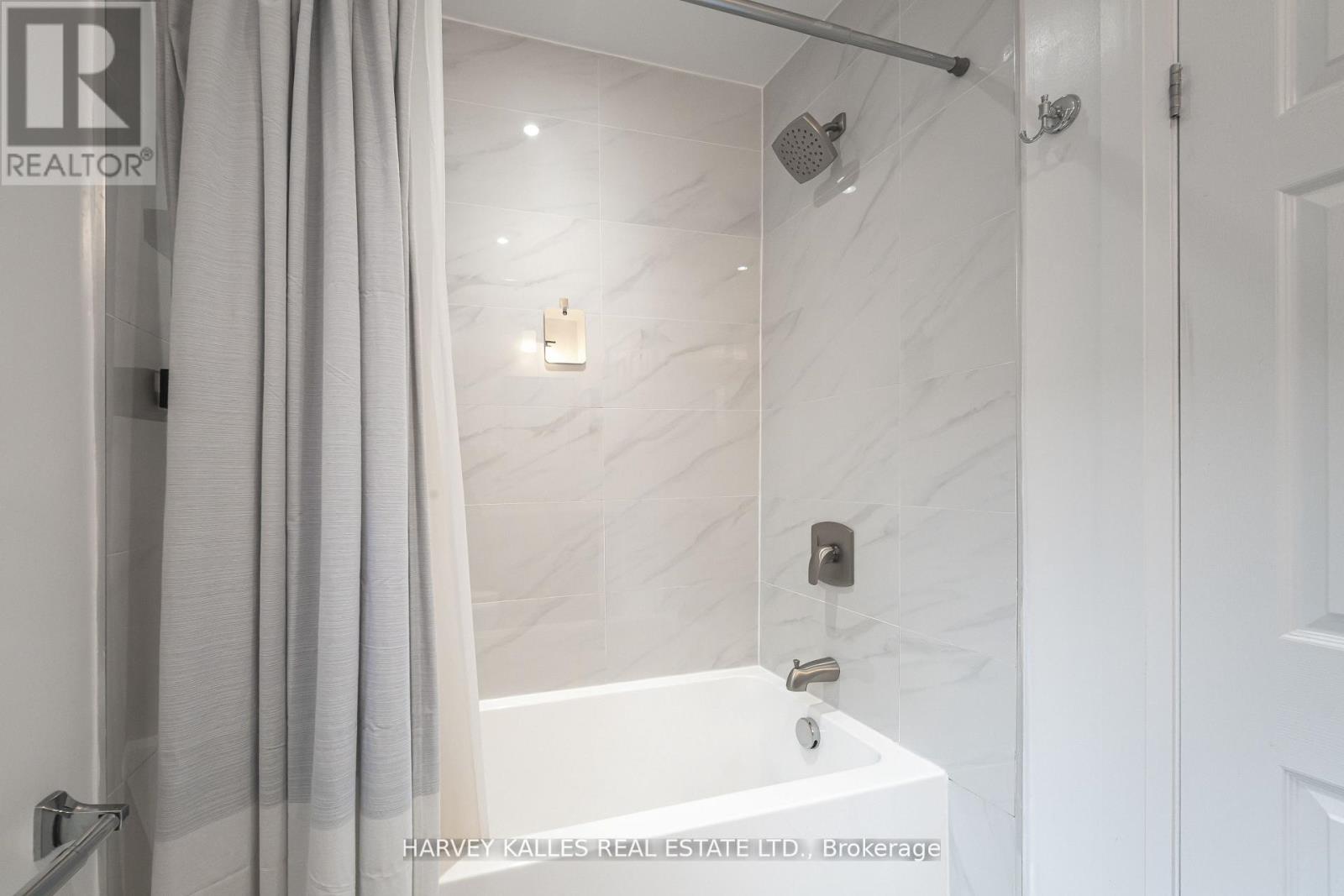 568 Northcliffe Boulevard, Toronto, Ontario  M6E 3L7 - Photo 25 - C13456542