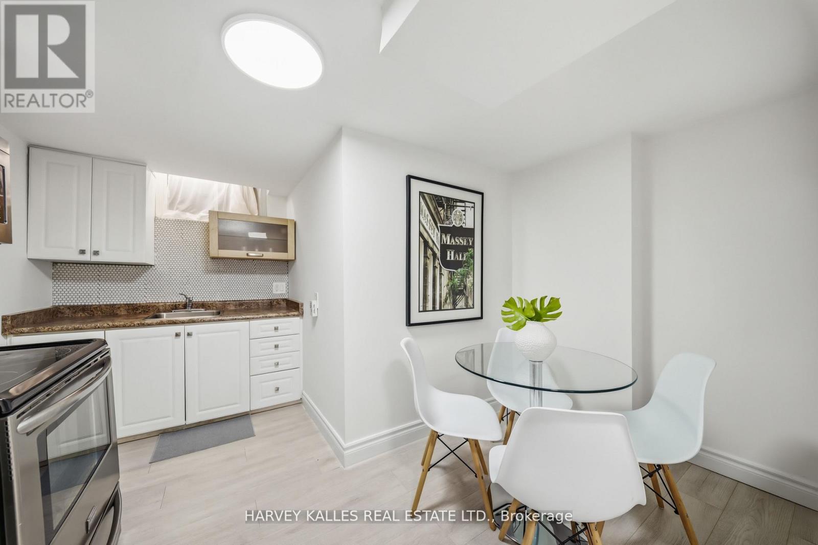 568 Northcliffe Boulevard, Toronto, Ontario  M6E 3L7 - Photo 29 - C13456542