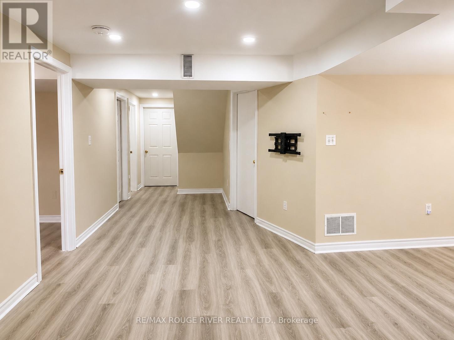 16 Dominy Drive, Ajax, Ontario L1T 3H6 - Photo 4 - E13456544