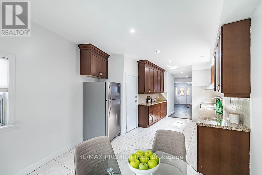 221 Belgravia Avenue, Toronto, Ontario  M6E 2M9 - Photo 19 - W13455278