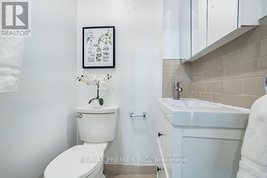 221 Belgravia Avenue, Toronto, Ontario  M6E 2M9 - Photo 21 - W13455278
