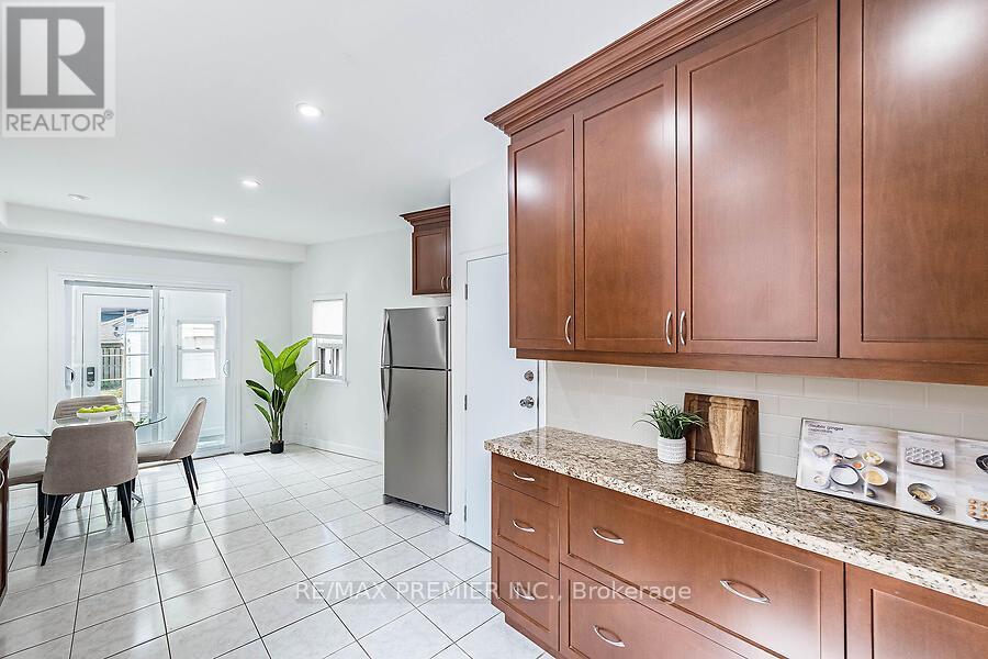 221 Belgravia Avenue, Toronto, Ontario  M6E 2M9 - Photo 17 - W13455278