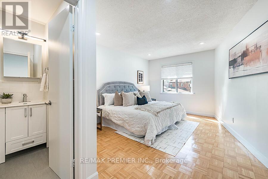 221 Belgravia Avenue, Toronto, Ontario  M6E 2M9 - Photo 22 - W13455278