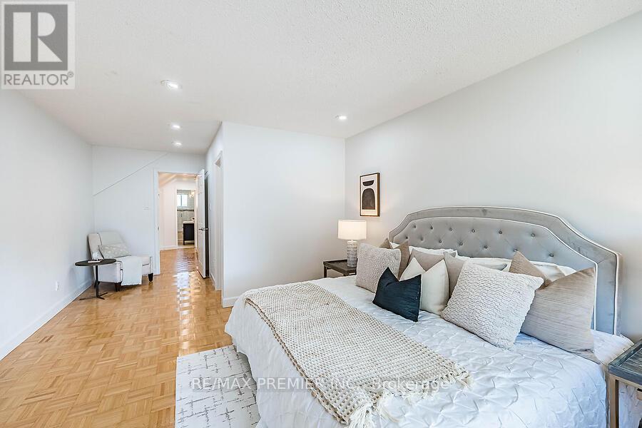 221 Belgravia Avenue, Toronto, Ontario  M6E 2M9 - Photo 23 - W13455278