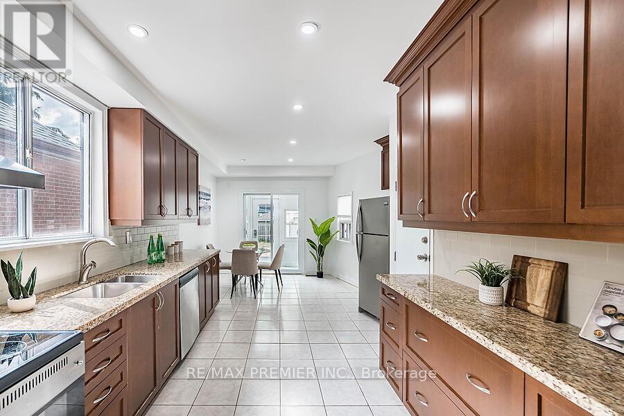 221 Belgravia Avenue, Toronto, Ontario  M6E 2M9 - Photo 15 - W13455278