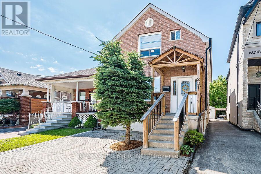 221 Belgravia Avenue, Toronto, Ontario  M6E 2M9 - Photo 4 - W13455278